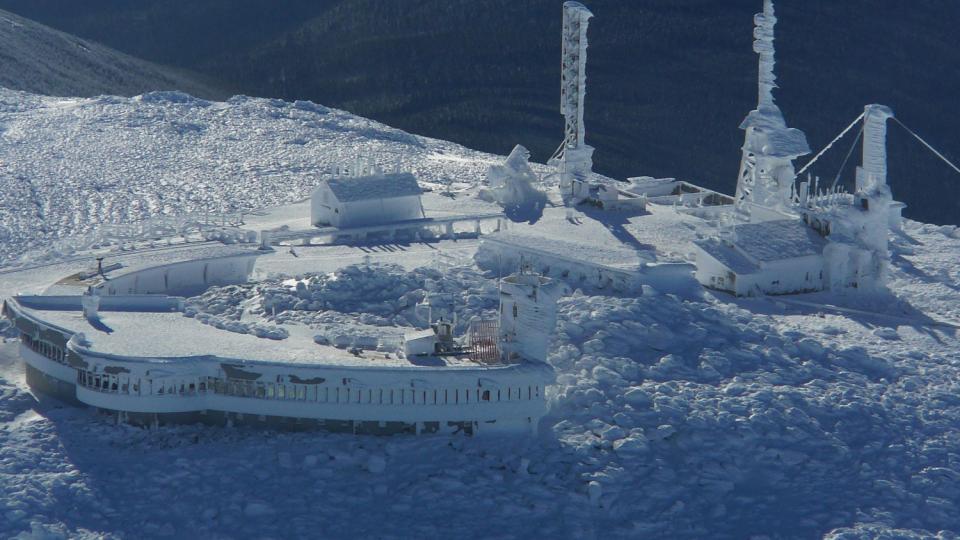 Домът на най-лошото време в света – по студено е само на Южния полюс