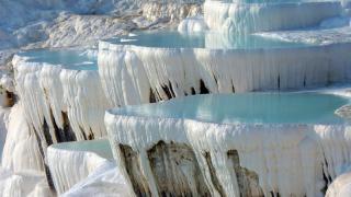 "Замъкът от памук", който е съвсем близо до България