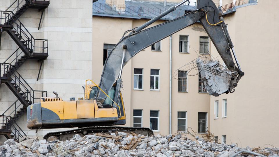 Събарят до последния камък лукс курорт за 140 млн. евро с игрище за голф ВИДЕО