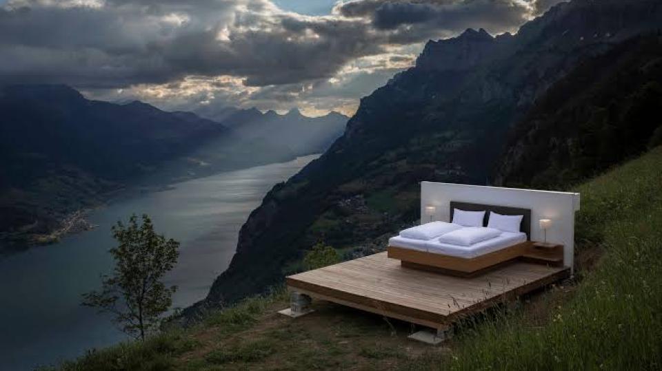 Хотелска стая без стени се предлага за 680 лева в Швейцария