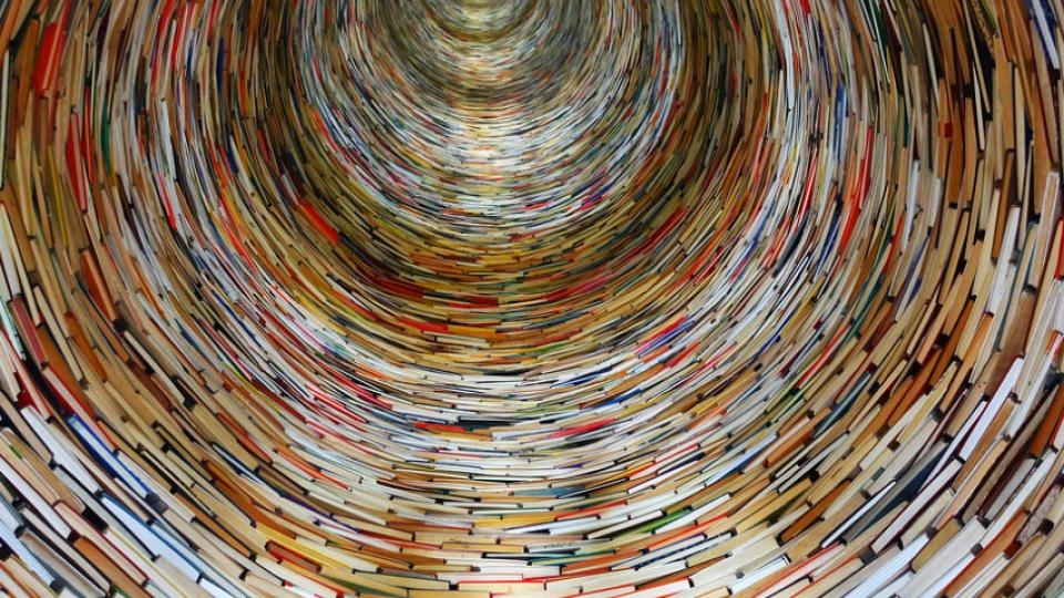 Безкраен тунел от книги – една от атракциите в столицата на Чехия