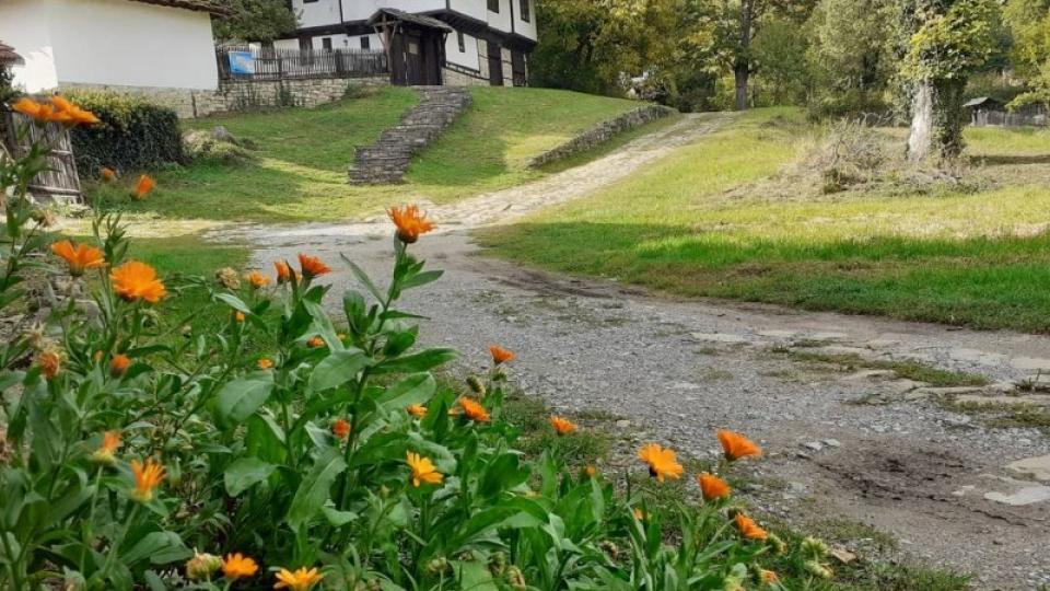 Уникално село край Габрово ще ви потопи във времената на Възраждането