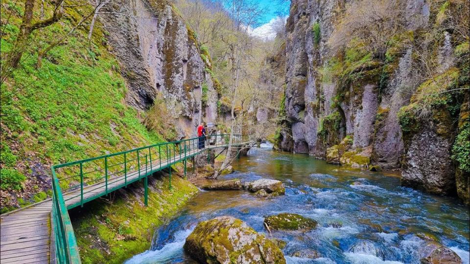 Уау! Този тайнствен каньон насред Родопите ще ви смае с красотата си ВИДЕО