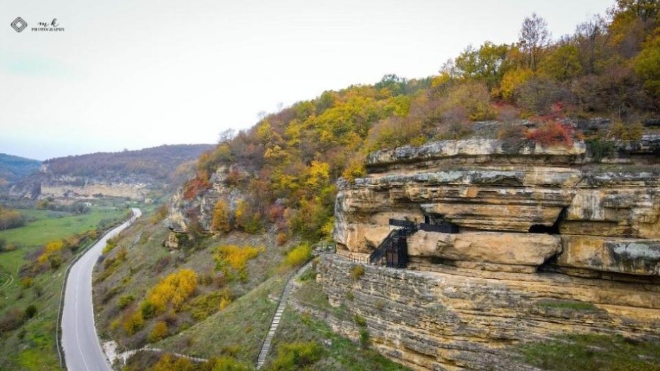 Издълбан в скала манастир пази най-стария надпис на кирилица