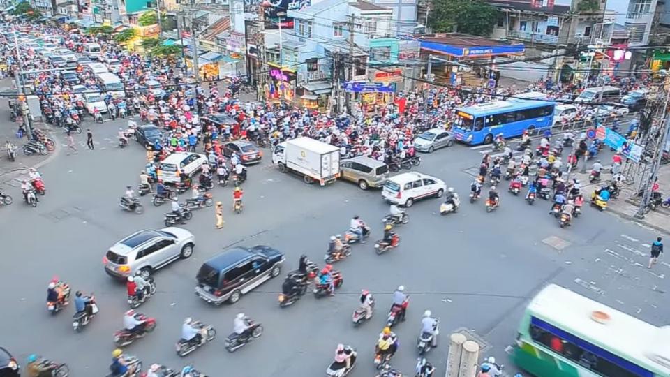 Защо няма светофари по кръстовищата в тази държава ВИДЕО