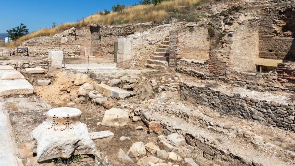 Хераклея Синтика - античният град на македонските царе