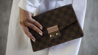 Голяма драма в самолет заради пътничка с чанта на Louis Vuitton