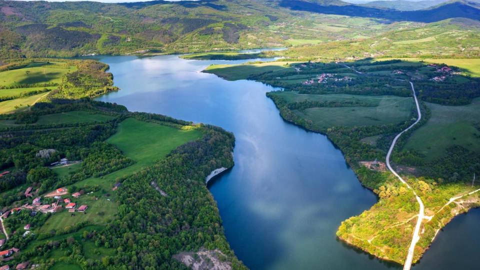 Красив наш язовир, погребал куп села и уникални възрожденски творения ВИДЕО