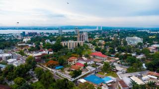 Двете най-близки столици - дели ги река, но мост няма