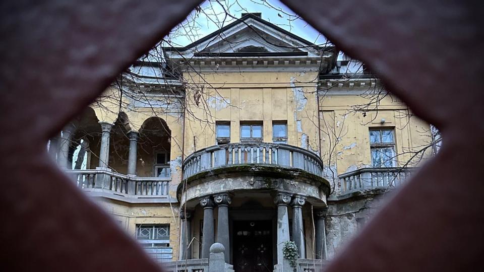 Къщата с ягодите: 3D разходка ви очаква в архитектурното бижу на София