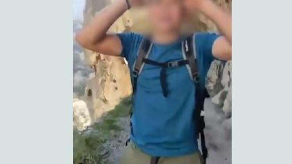 Турист отнася колосална глоба в евро заради... хвърлен камък