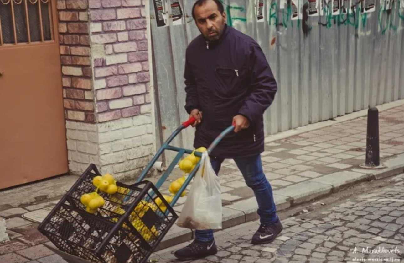 Какво се крие зад блясъка на Истанбул? Вижте Балат - квартала, в който туристи не стъпват