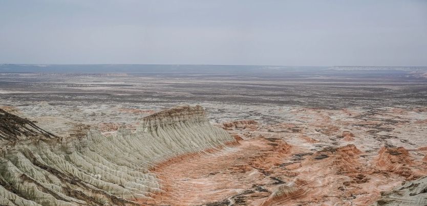 Каньонът Янгикала – чудноватата огнена крепост край Каспийско море (СНИМКИ)