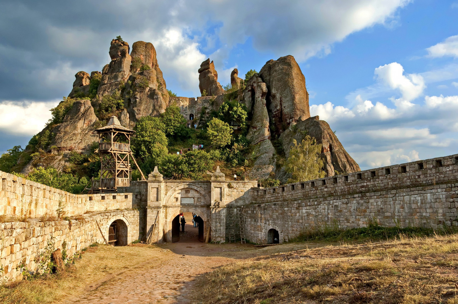 Идеи за слънчев есенен уикенд в България