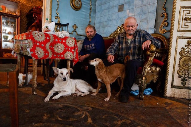 Мъж превърна селската си къща в царски палат, но накрая пропи всичко и умря в нищета