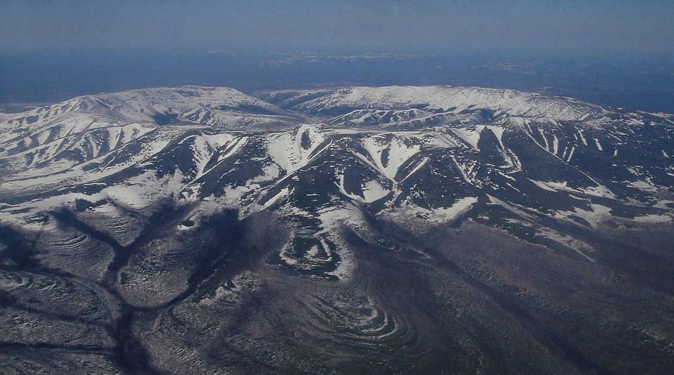 Мистериозният кратер в Сибир, наречен „планината на съкровищата“ напълно заслужено