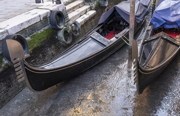 Шокиращи СНИМКИ показват как изглежда Венеция без водните канали