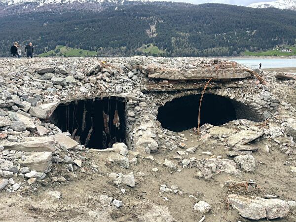 Странно: Изгубено преди десетилетия село изникна изпод водата