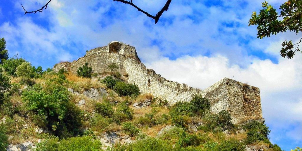 Албански замък крие най-мрачната и тъжна история СНИМКИ