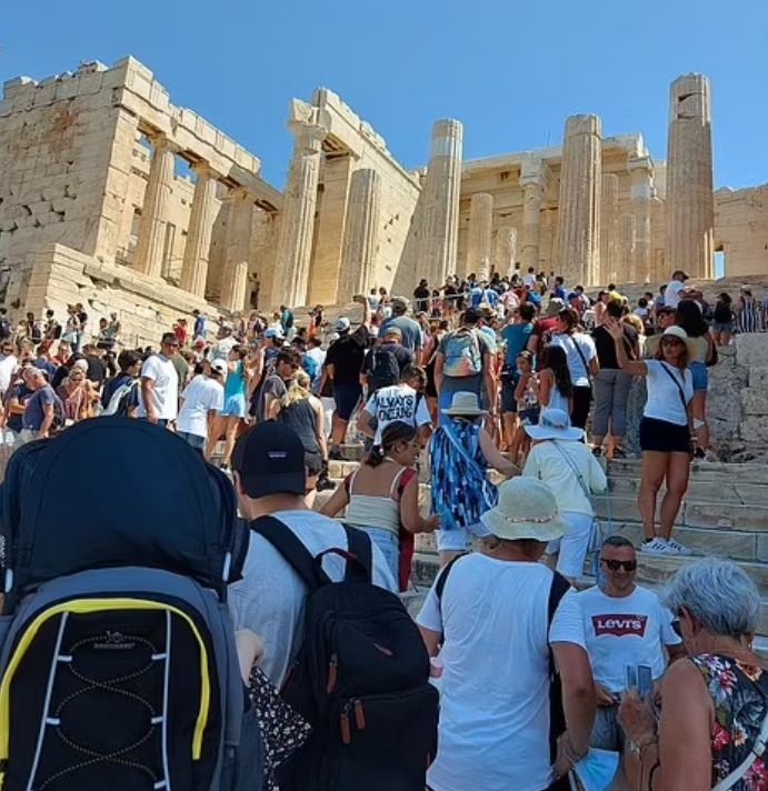 Туристи показаха истината за Гърция в пика на сезона СНИМКИ