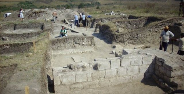 Залдапа - църквата от стъкло в Добрич, която ще ви омагьоса с мистичната си красота