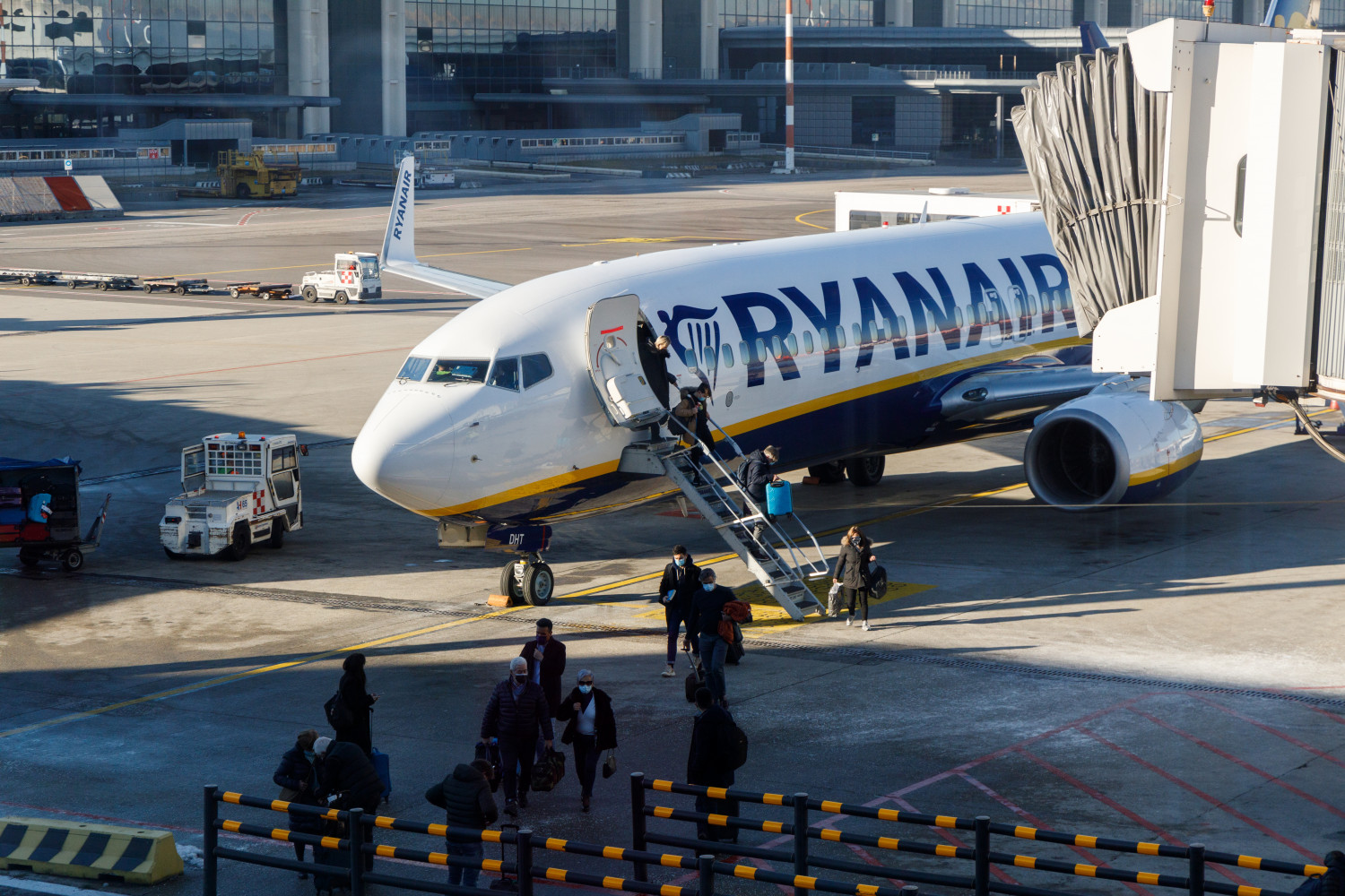 Екшън в самолет на RyanAir: Пиян пътник поспа, внезапно се събуди и стана страшно