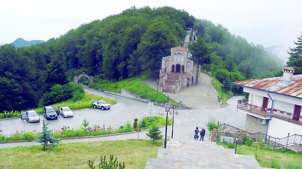 Чудни кръстове пазят България, а някои от тях лекуват