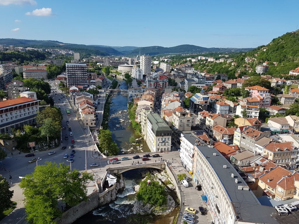 Това е най-дългият град в България, носи му се обаче друга слава