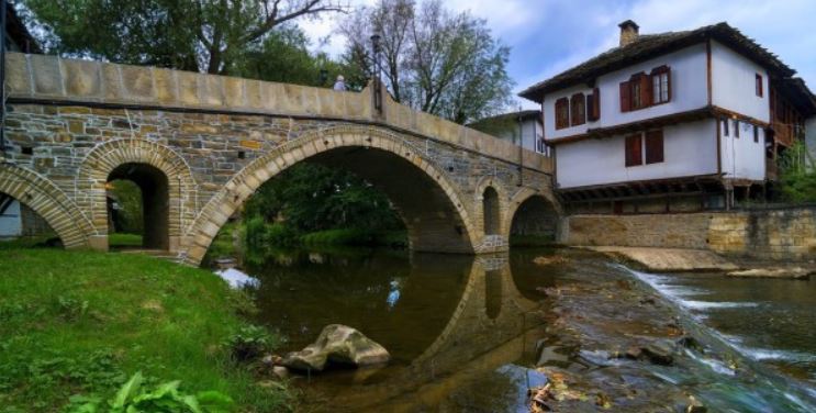 Този очарователен български град крие в сърцето си красота, дух и много култура СНИМКИ