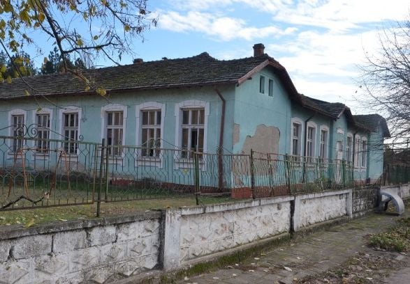 Това е най-северното селище в България и първото българско пристанище на Дунав