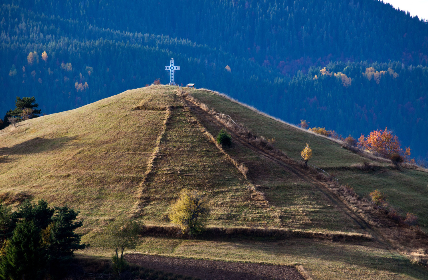 Село с 30 параклиса и храм на светица, която не съществува