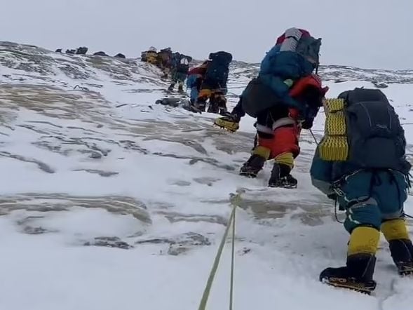 Нереални гледки от връх Еверест - туристи в потрес ВИДЕО