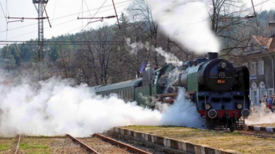 Влакът на царицата и Живков качва пътници за атрактивно ретро возене