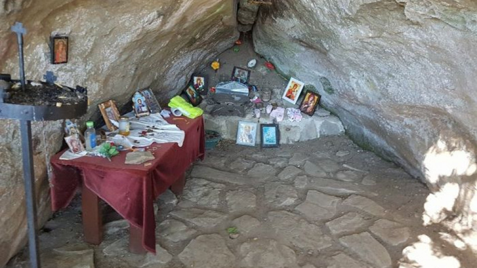 Хиляди прииждат към тайнствена пещера и древно светилище до Кюстендил и чакат да им се случи най-голямото чудо