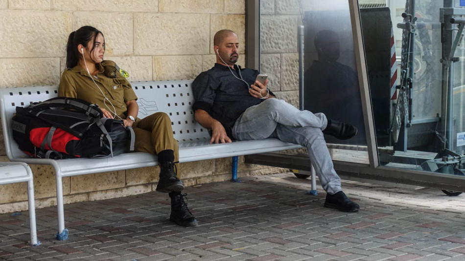 Красавици в униформи и заредени автомати навсякъде по улиците - това може да се види само в Израел