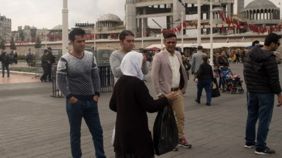 Българска блогърка развенча митовете за мъжете в Турция (СНИМКИ)