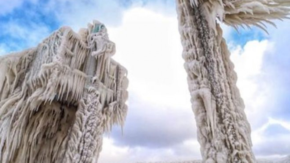 Страшни зимни скулптури сътвори природата в голямото езеро Ери (ВИДЕО)