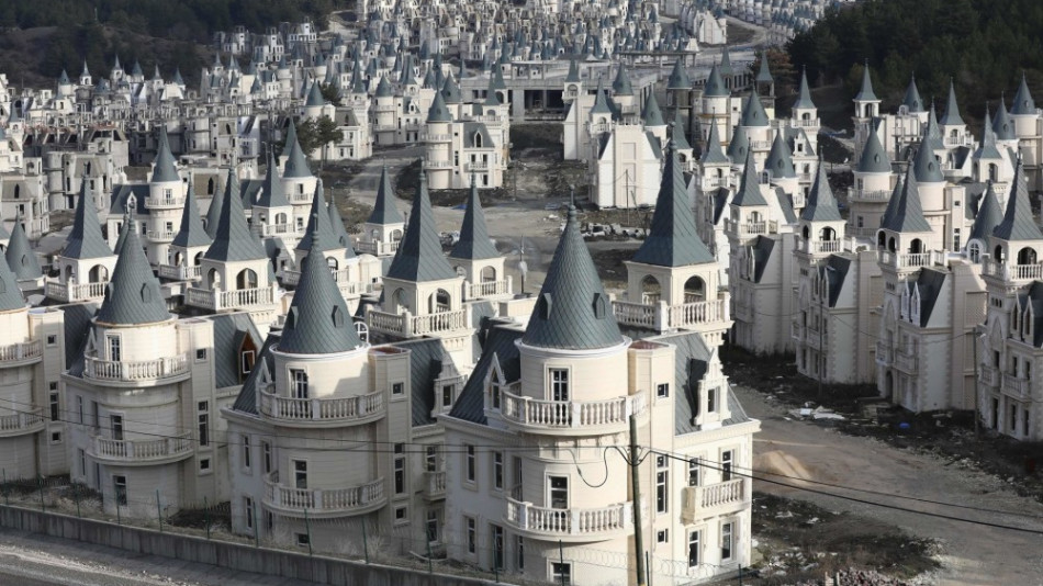 Как луксозно градче в Турция с 500 Дисни замъка се превърна в призрак (СНИМКИ/ВИДЕО)