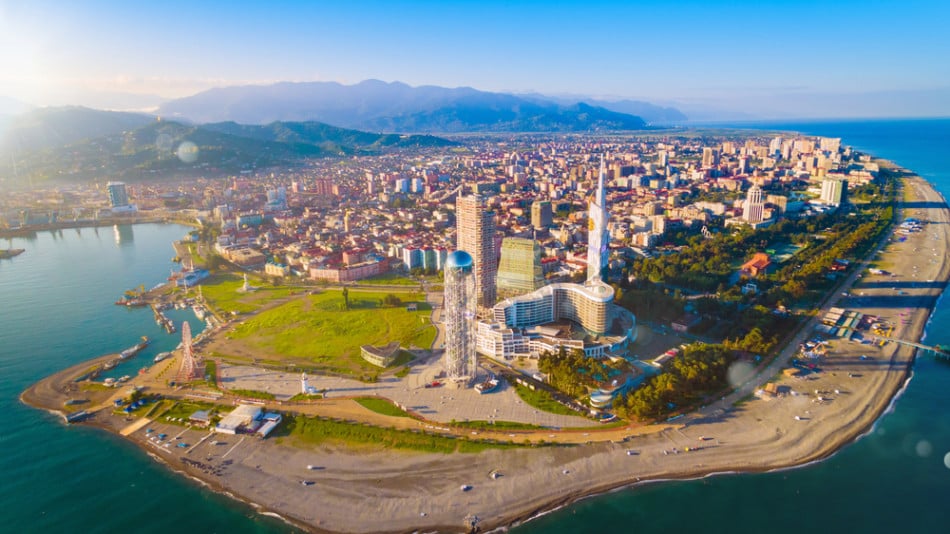 Батуми – от стратегическо пристанище до процъфтяващ черноморски курорт