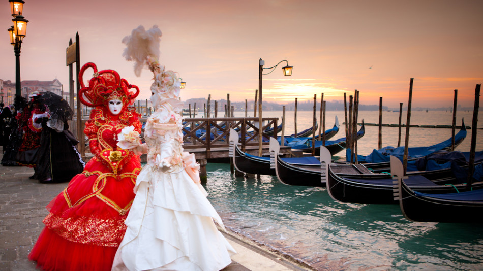 Време за карнавал! Венеция грее в пълния си блясък (ВИДЕО)