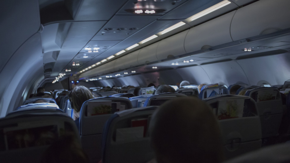 Режат си ноктите и правят секс по седалките – това са най-ужасните пътници в самолетите (СНИМКИ 18+)