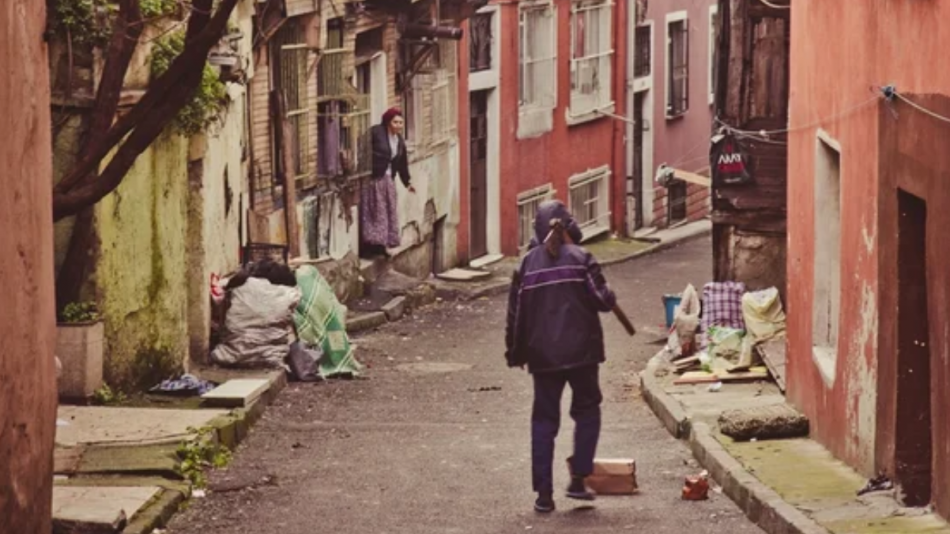 Какво се крие зад блясъка на Истанбул? Вижте Балат - квартала, в който туристи не стъпват