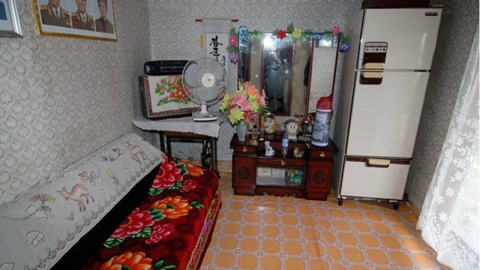 Редки СНИМКИ! Ето така изглежда апартаментът на обикновения човек в Северна Корея