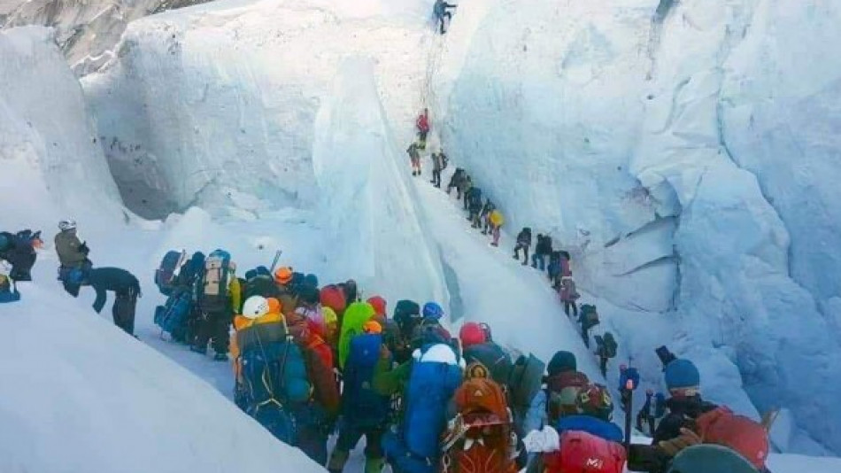 След фаталното задръстване на Еверест: Шерпите с шокиращи разкази за безумието на туристите