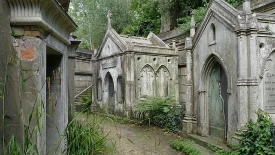 Най-известната, мистична история за призраците на лондонското гробище Хайгейт