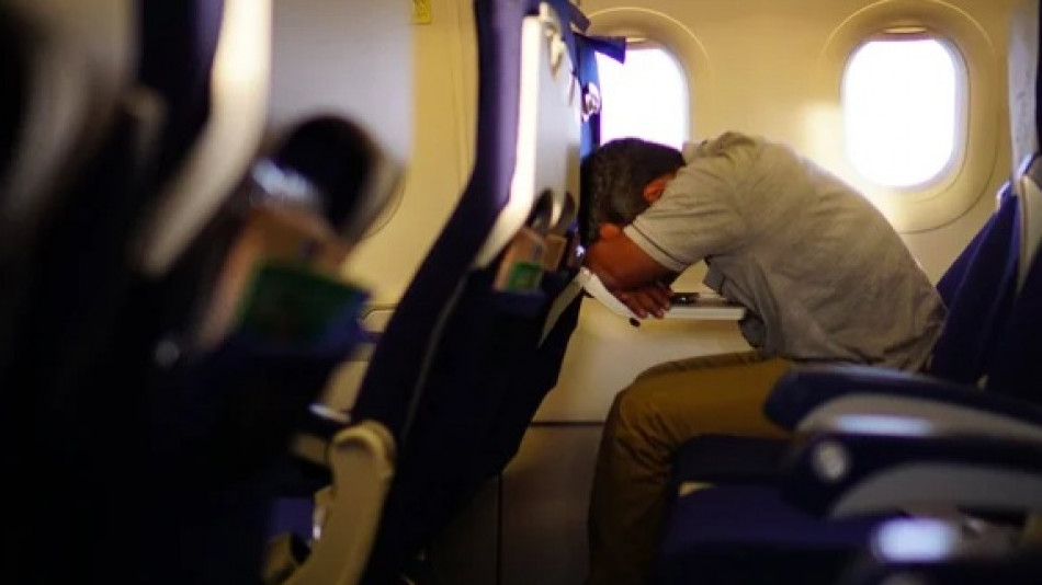 Как да заспите в самолета за две минути? Секретният метод на американските военни