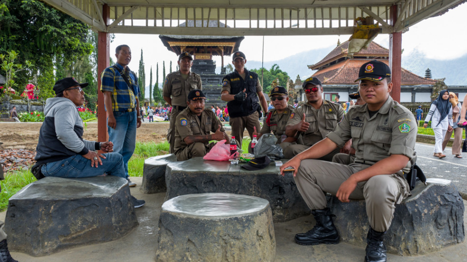 Туристи панически отменят резервации на Бали заради нова шокираща забрана