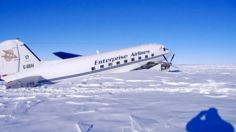 Защо на самолетите e забранено да летят над Антарктида, но не и над Бермудския триъгълник