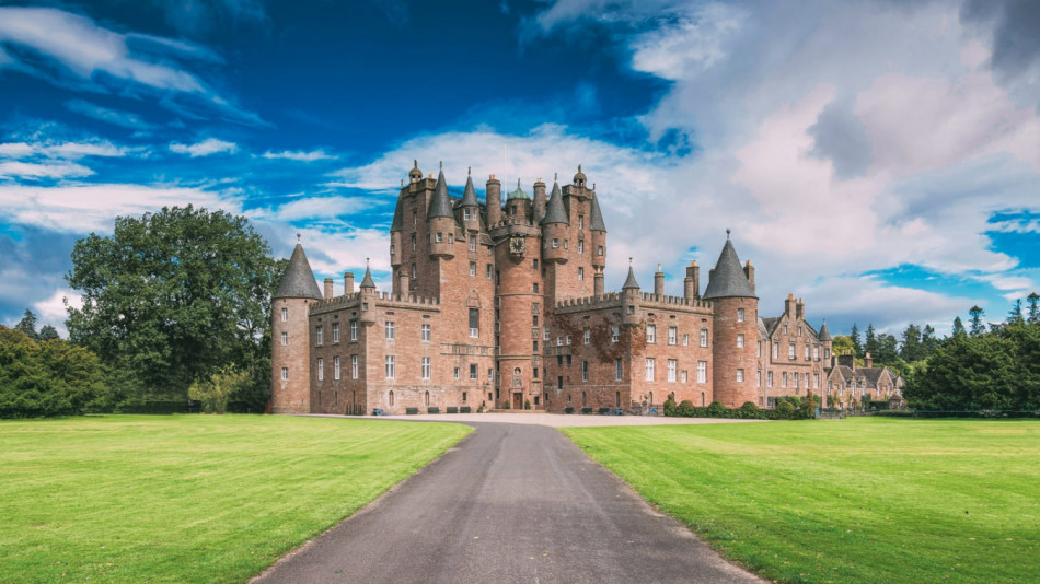 Искате безплатен замък в Шотландия? Не е шега