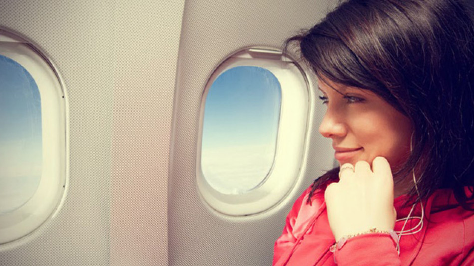 Защо е най-добре да седите до илюминатора в самолет